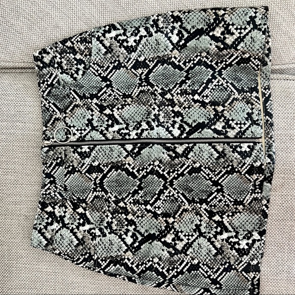 Snakeskin Leather Skirt - Picture 2 of 4